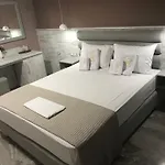 Hotel Nickolas 3*