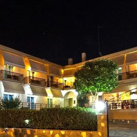 Nickolas Hotel