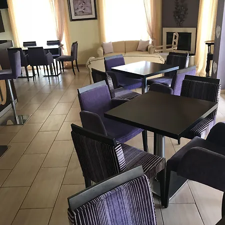 Nickolas Hotel