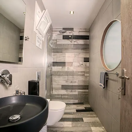 فندق Nickolas 3*