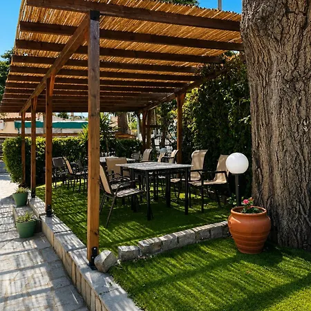 Hotel Nickolas 3*